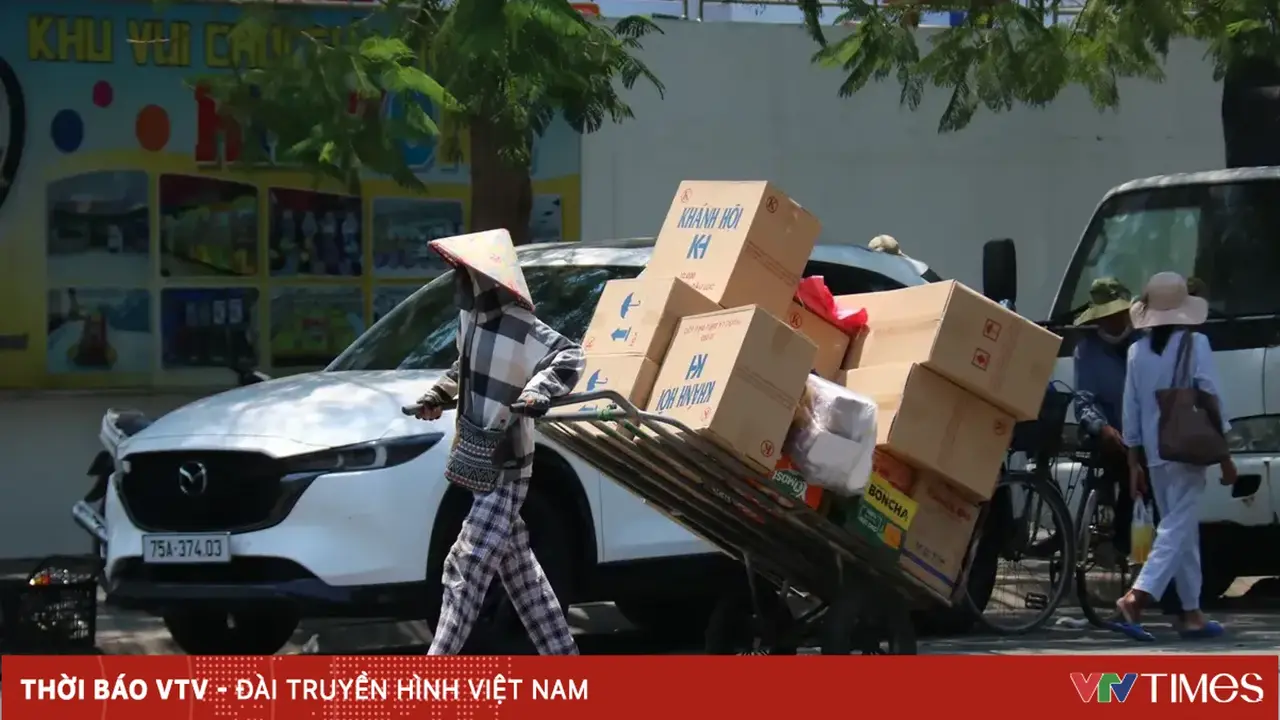 وسط فيتنام تحت رعاية الموجة الحر، بينما شمالها يستعد لعواصف رعدية مساءً.